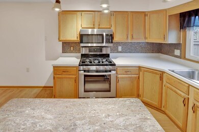Kitchen W-SS Appliances
