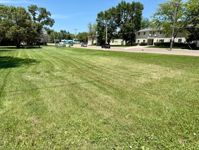 979 4th St NE, Huron, SD 57350 - photo 2
