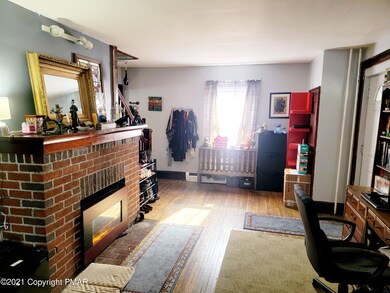 1124 W Main St, Stroudsburg, PA 18360 - photo 4