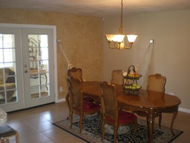 Family/dining room