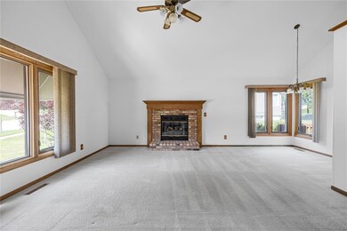 1600 Hidden Hollow Ln NW, Cedar Rapids, IA 52405 - photo 4