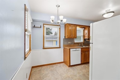 2322 E 39th St, Des Moines, IA 50317 - photo 5