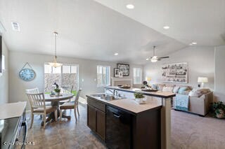 thumbnail_Edgewood - Kitchen (2)