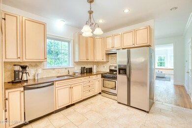 22 Hollow Wood Ln, Greenwich, CT 06831 - photo 5