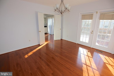 11419 Hollowstone Dr, Rockville, MD 20852 - photo 7