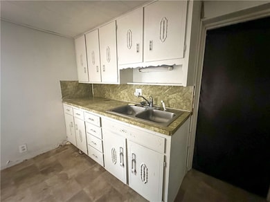 311 & 313 Saint Clair St unit 313, Paris, IL 61944 - photo 5