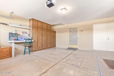 24 Crescent 4611