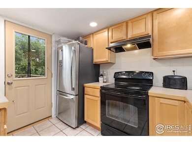 Unit 11, Top Unit, Kitchen