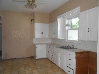 812 E Main St, Washington, IN 47501 - photo 6