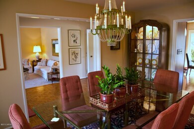 Dining Entry
