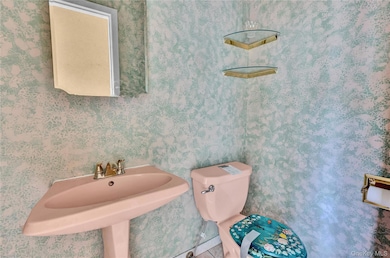 1 Oakleaf Ct, Huntington, NY 11743 - photo 7