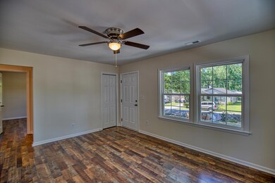 5806 Robinhood Living Room 0128