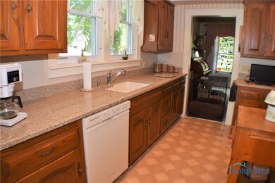 215 Rice St, Elmore, OH 43416 - photo 4