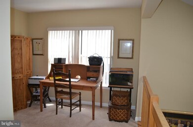 1621 Hugo Cir, Silver Spring, MD 20906 - photo 5