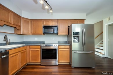 29046 Lyndon St, Livonia, MI 48154 - photo 5