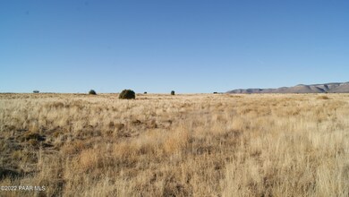 2580 W Compass Point Rd, Paulden, AZ 86334 - photo 4