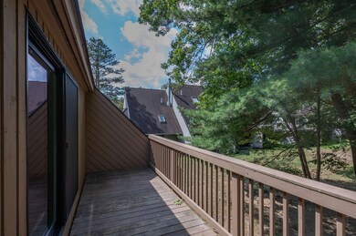 19 Clinton Ct, MerriMacK, NH 03054 - photo 5