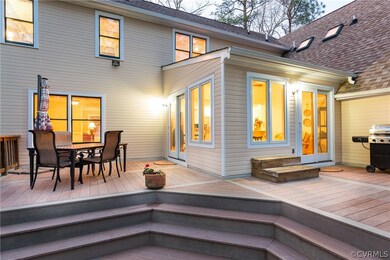 Two-level composite deck. Easy access from the Kit