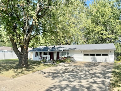 733 Hanover Dr, Whiteland, IN 46184 - photo 2