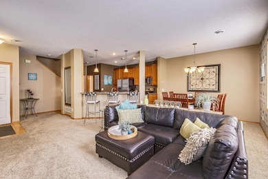 10808 Hawthorn Trail unit A, Woodbury, MN 55129 - photo 7