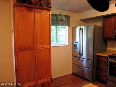 8138 Willowdale Ct, Springfield, VA 22153 - photo 6