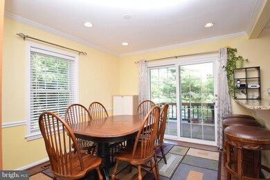 9590 Lindenbrook St, Fairfax, VA 22031 - photo 3