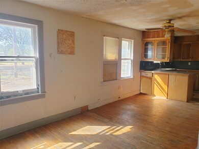 504 Fannin St, Millsap, TX 76066 - photo 3