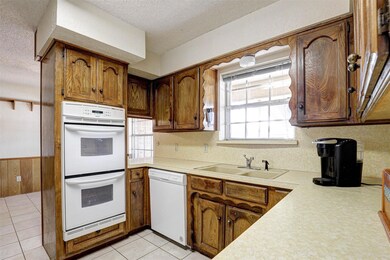 8417 Hillcrest Ct, North Richland Hills, TX 76182 - photo 6