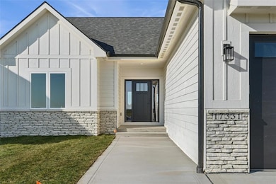 17331 Brookview Dr, Urbandale, IA 50323 - photo 2