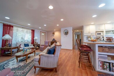 465 7th St, Lyons, OR 97358 - photo 4