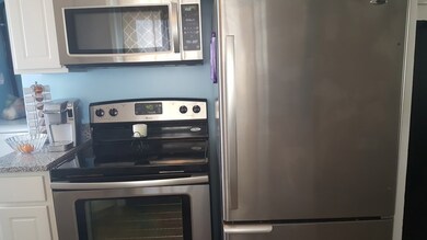 7 Bristol Rd unit B, Middletown, RI 02842 - photo 4