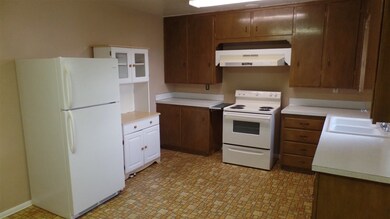 1310 Mountain View Ave, Alamogordo, NM 88310 - photo 2
