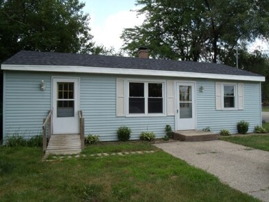 5130 S Driftwood Dr, Janesville, WI 53546 - photo 2