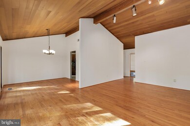 8903 Footstep Ct, Annandale, VA 22003 - photo 5