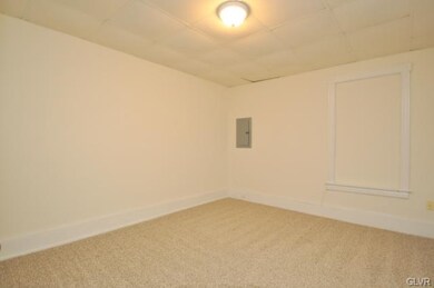 661 Main St unit 4, Slatington, PA 18080 - photo 4