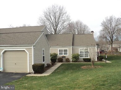 201 Barrington Ct, Palmyra, PA 17078 - photo 2