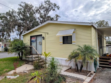 402 Sunshine Blvd unit 402, Lady Lake, FL 32159 - photo 2