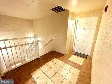 4189 S Four Mile Run Dr unit 401, Arlington, VA 22204 - photo 3