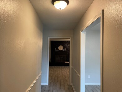 1910 Tracy Lynn Ln, Alvin, TX 77511 - photo 4