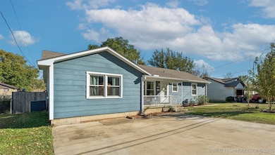 1216 N Sioux Ave, Claremore, OK 74017 - photo 2