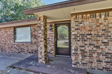 1114 Kent Dr, Gainesville, TX 76240 - photo 4