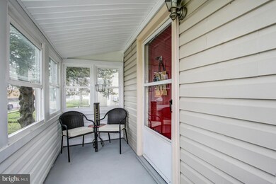 906 Nichols Dr, Laurel, MD 20707 - photo 2