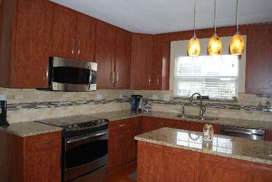 1391 Fox Hill Ct, North Aurora, IL 60542 - photo 2