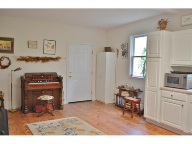 731 E Maple St, Johnson City, TN 37601 - photo 4