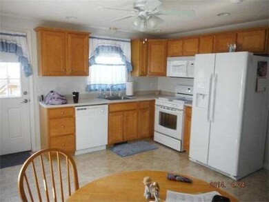 45 Roosevelt Ave unit 15, Dracut, MA 01826 - photo 5