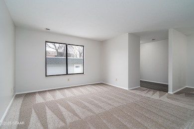 818 N 39th St, Grand Forks, ND 58203 - photo 4