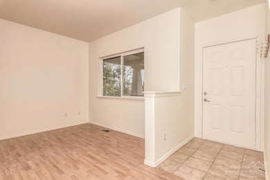 3728 SW Reindeer Ave, Redmond, OR 97756 - photo 6