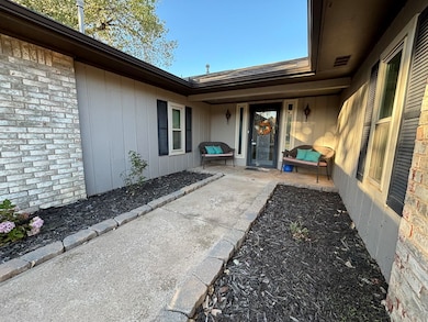 2041 Buggy Whip Ln, Enid, OK 73703 - photo 2