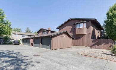 410 NE Anderson St unit C, Grants Pass, OR 97526 - photo 3
