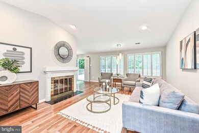 12539 Arnsley Ct, Herndon, VA 20171 - photo 4